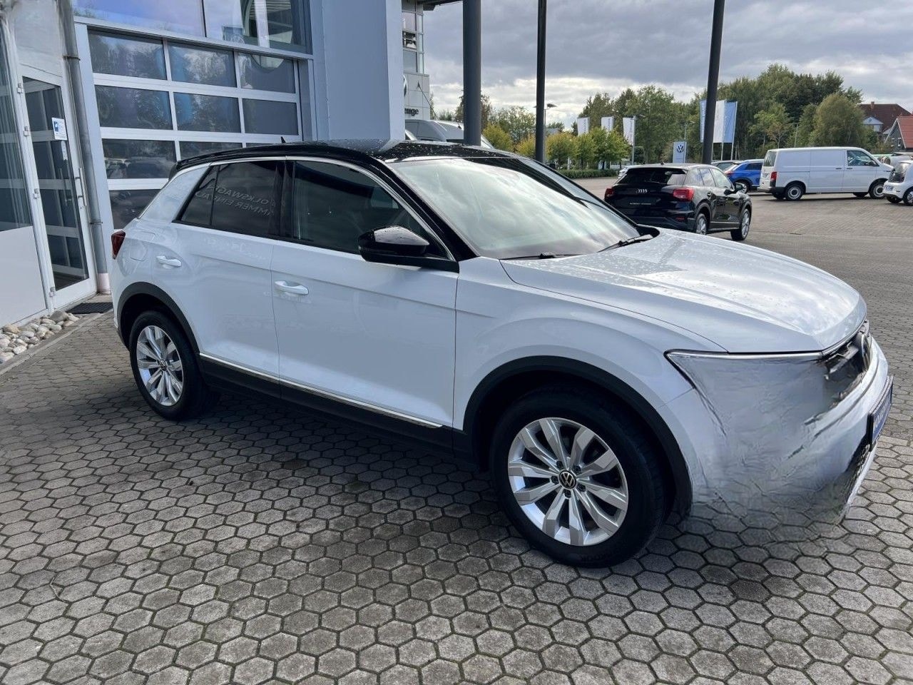 Volkswagen T-Roc 1.5 TSI Sport SHZ+NAVI+PDC+KLIMA+MFL foto 2