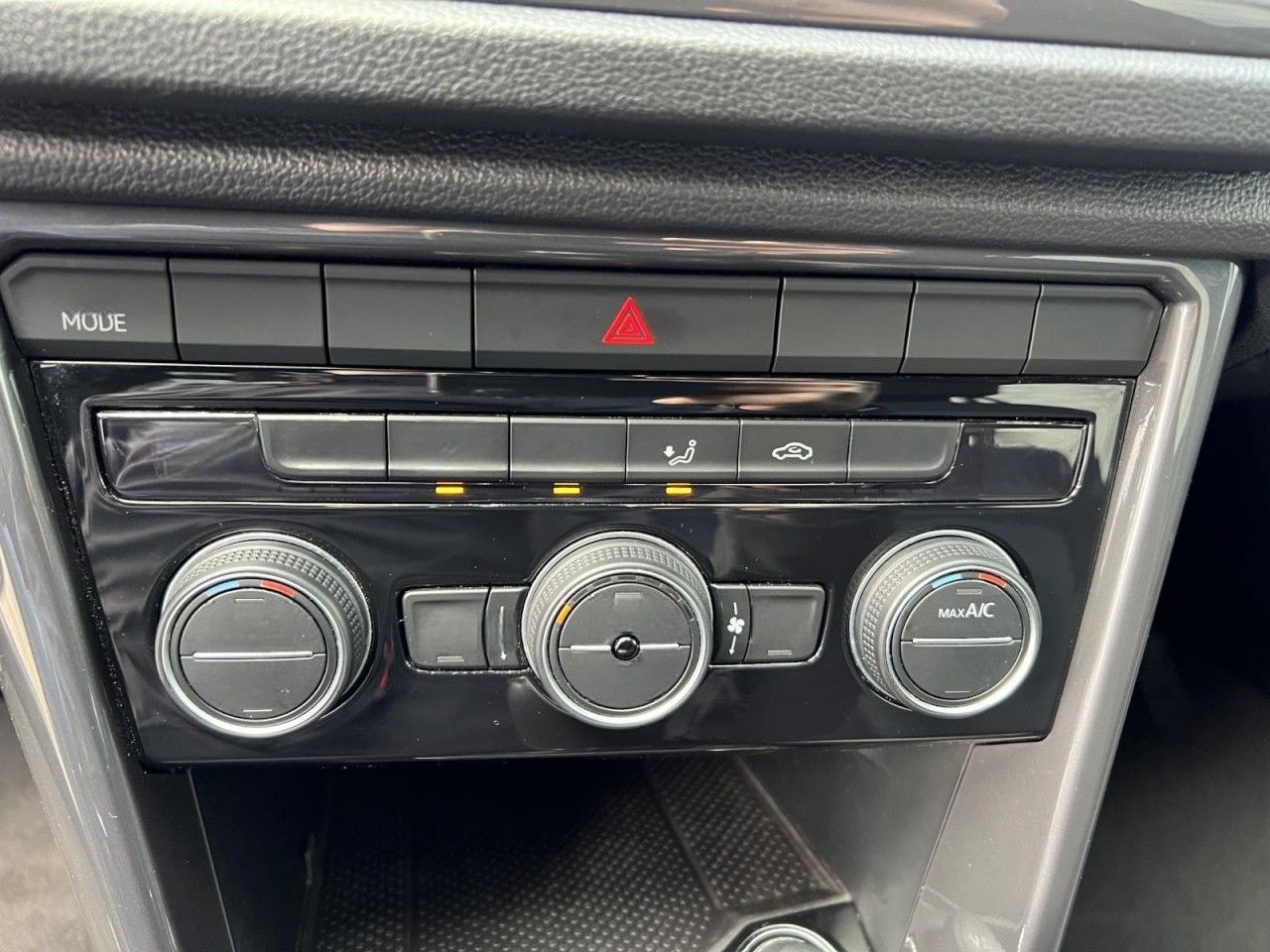 Volkswagen T-Roc 1.5 TSI Sport SHZ+NAVI+PDC+KLIMA+MFL foto 13