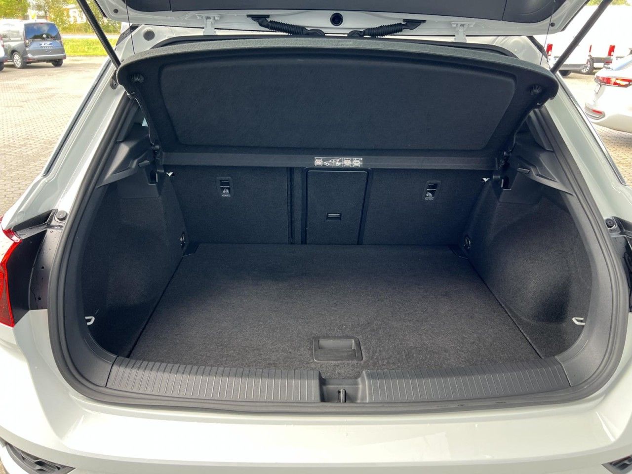 Volkswagen T-Roc 1.5 TSI Sport SHZ+NAVI+PDC+KLIMA+MFL foto 6