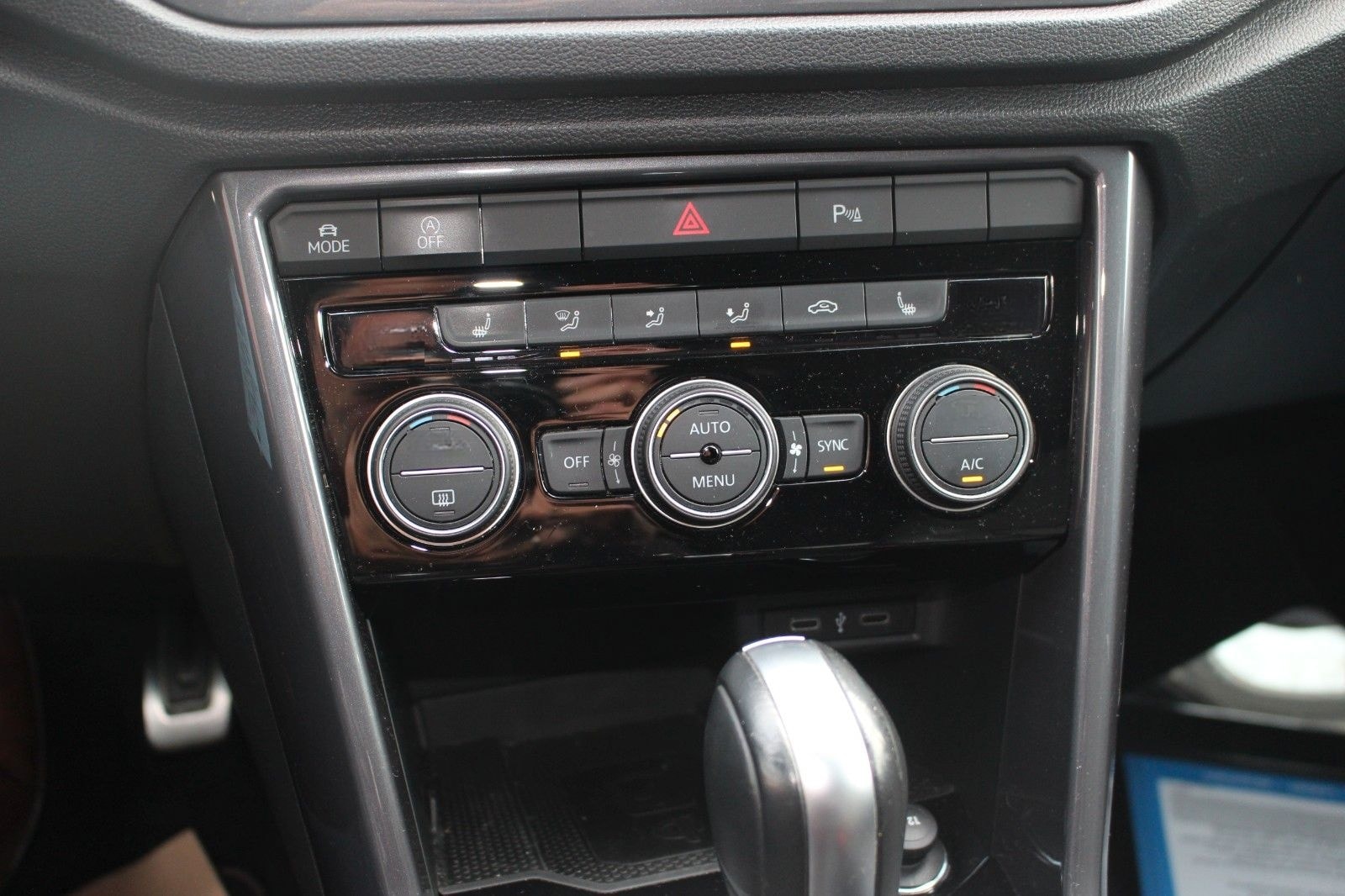 Volkswagen T-Roc Sport LED/NAVI/8FACH foto 16