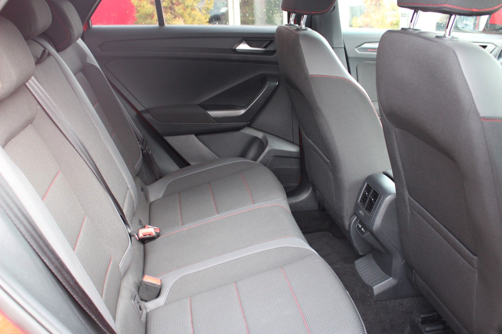 Volkswagen T-Roc Sport LED/NAVI/8FACH foto 7