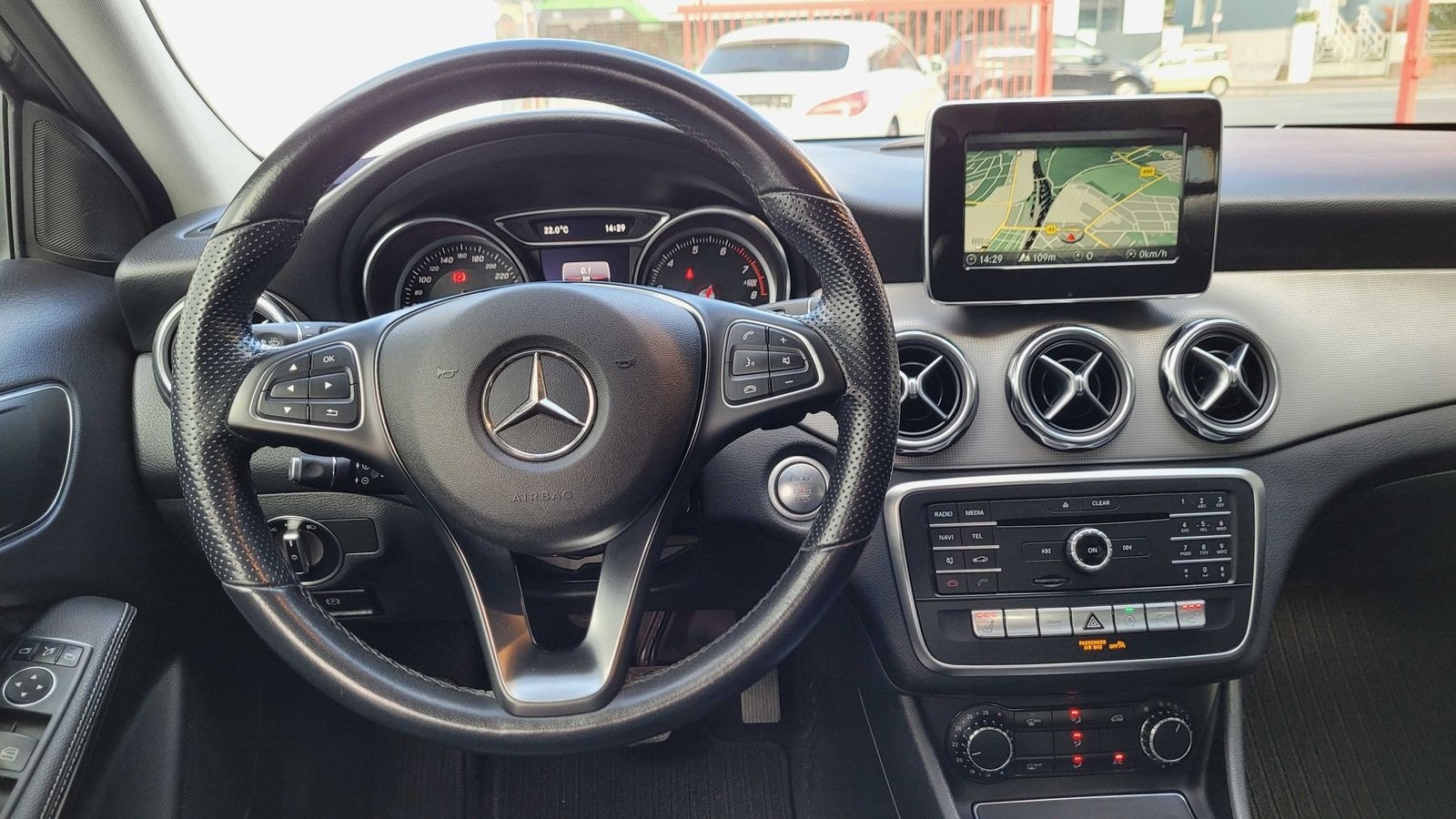 Mercedes-Benz GLA 180 Urban 7G-DCT, Navi, LED, PTS... foto 8