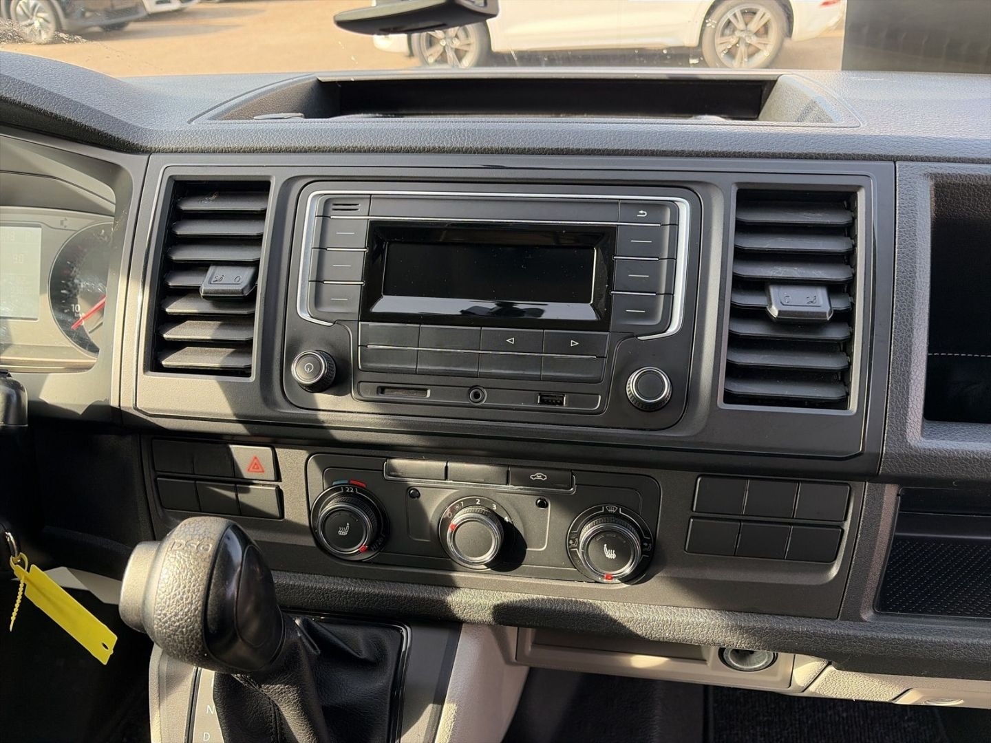 Volkswagen T6 Kasten 2.0 TDI Bott Werkstatt Einbau AHK Sitz foto 8