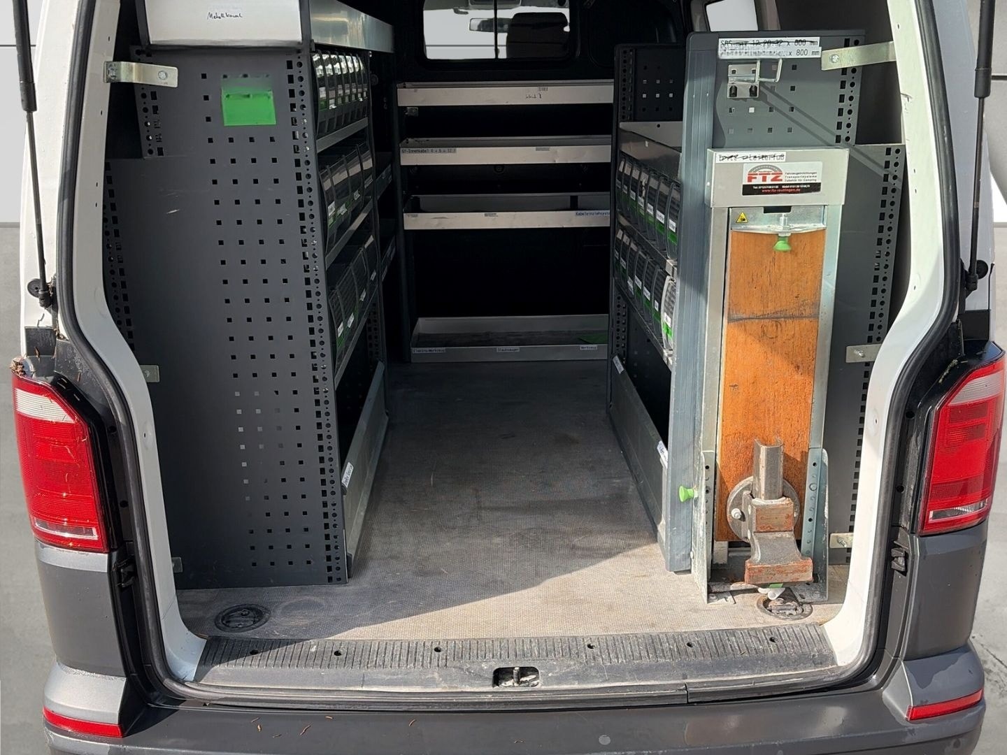 Volkswagen T6 Kasten 2.0 TDI Bott Werkstatt Einbau AHK Sitz foto 9