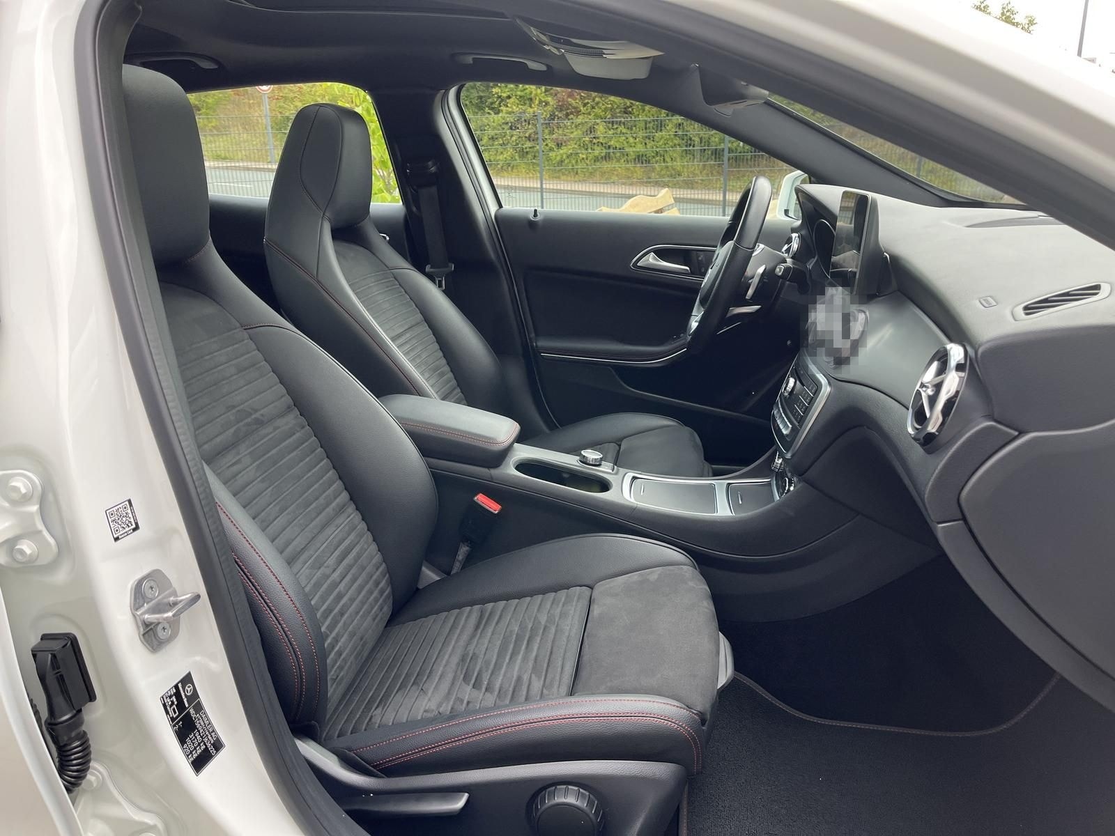 Mercedes-Benz GLA 180 Amg Line/P.dach/Alcantara/Navi/R.Kamera/ foto 13