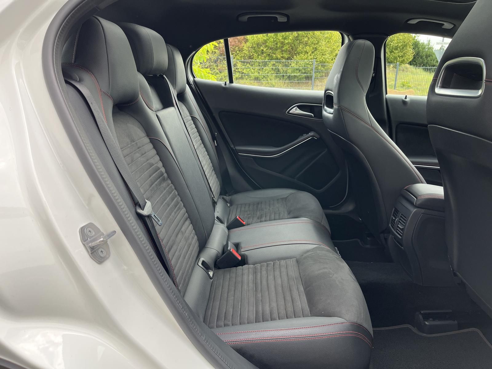 Mercedes-Benz GLA 180 Amg Line/P.dach/Alcantara/Navi/R.Kamera/ foto 14