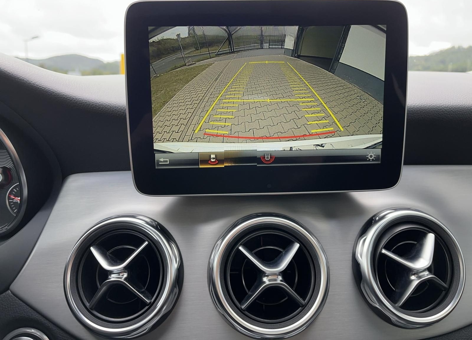 Mercedes-Benz GLA 180 Amg Line/P.dach/Alcantara/Navi/R.Kamera/ foto 16