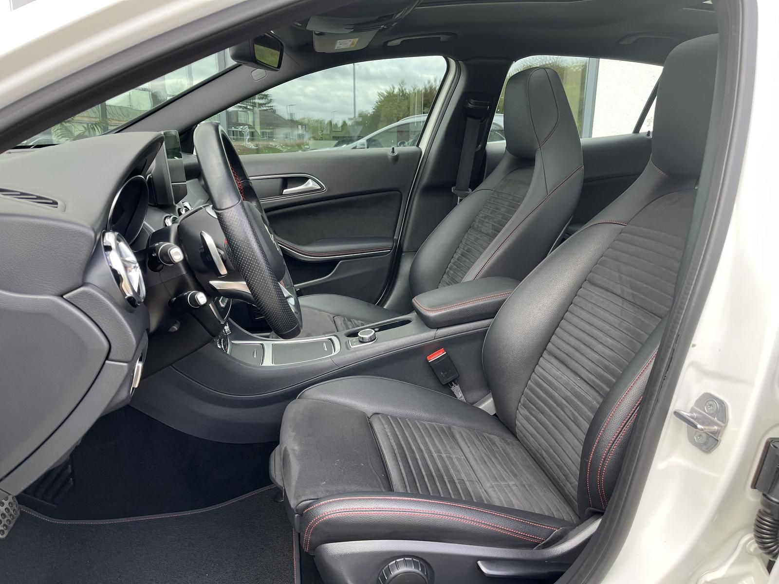 Mercedes-Benz GLA 180 Amg Line/P.dach/Alcantara/Navi/R.Kamera/ foto 10