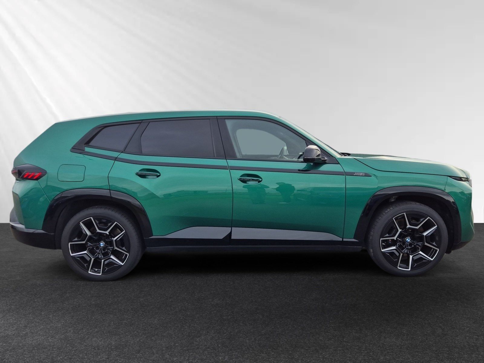 BMW XM 50e AHK|Autobahnass.|DAProf.|H/K|22"LMR foto 2