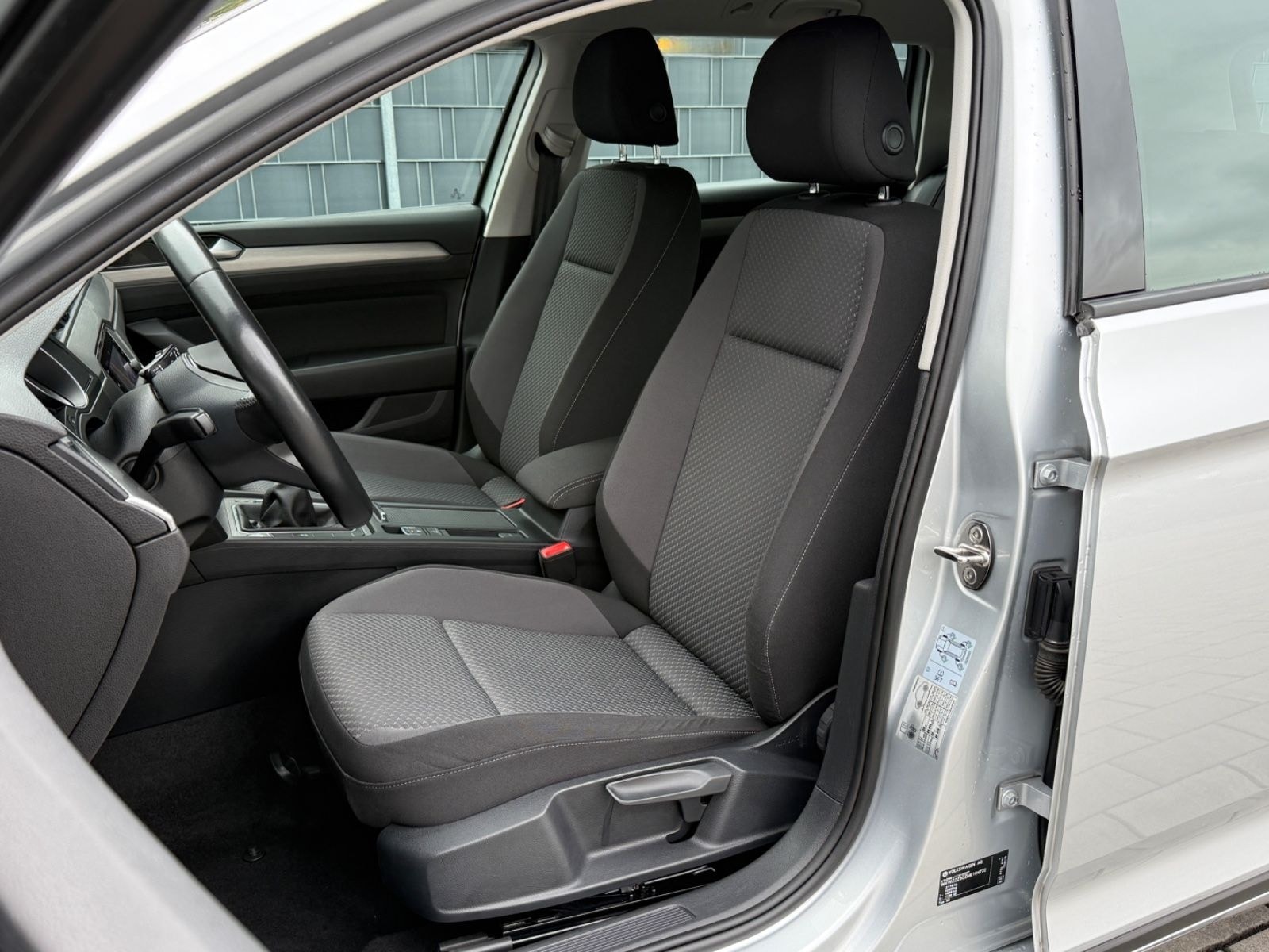 Volkswagen Passat 2.0TDI/NAVI/SITZHEIZUNG/AHK/KAMERA/LED foto 17