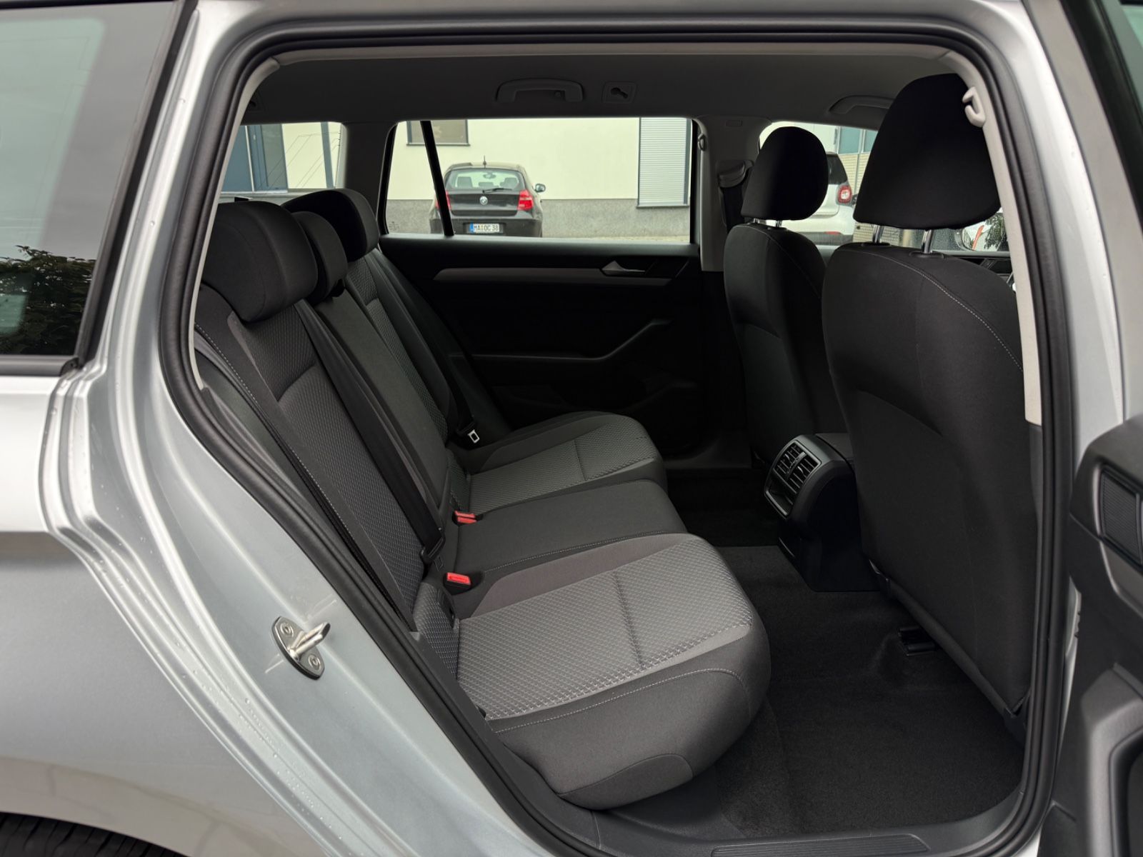 Volkswagen Passat 2.0TDI/NAVI/SITZHEIZUNG/AHK/KAMERA/LED foto 22