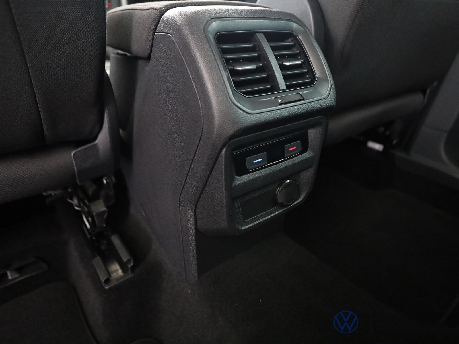 Volkswagen Tiguan 1.5 TSI Active+NAVI+ACC+RFK+GJR+PDC+LED foto 12