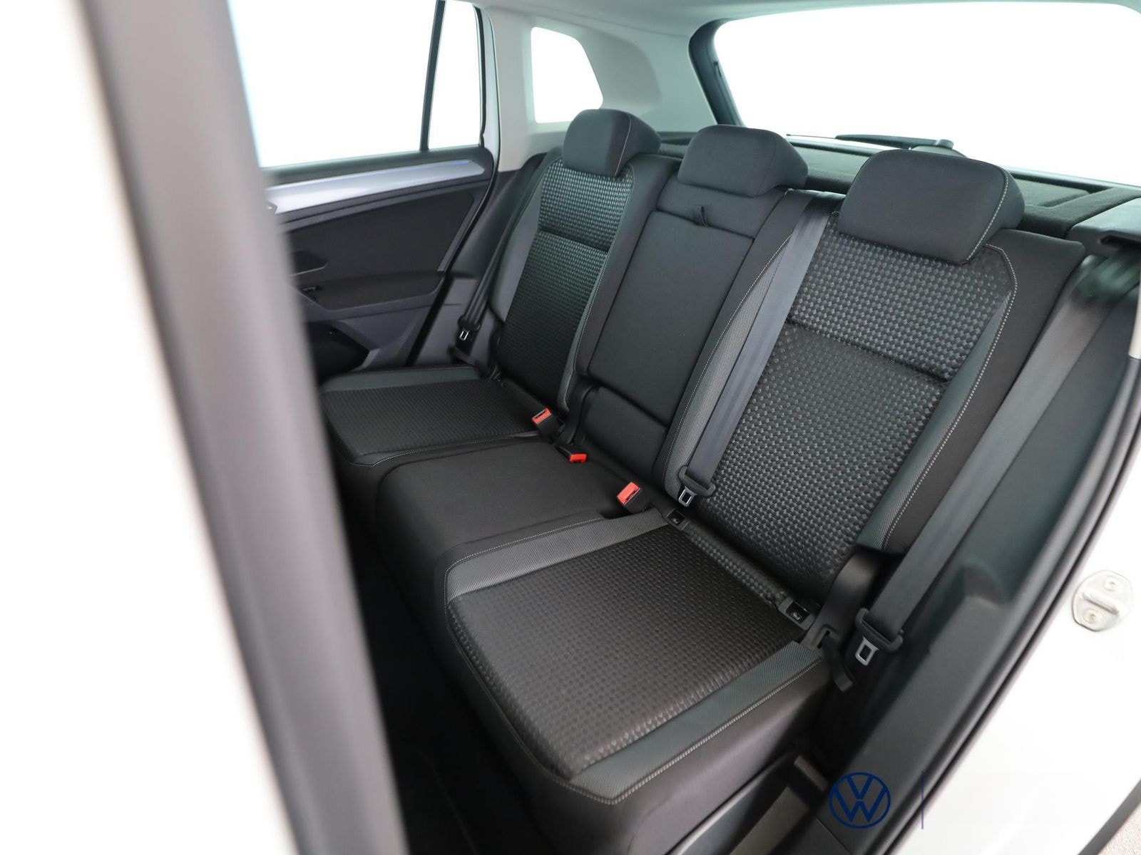 Volkswagen Tiguan 1.5 TSI Active+NAVI+ACC+RFK+GJR+PDC+LED foto 8