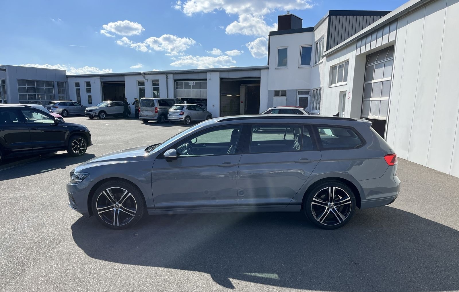 Volkswagen Passat Variant 1.5 TSI R-Line Optik 135€ m.20% A foto 2