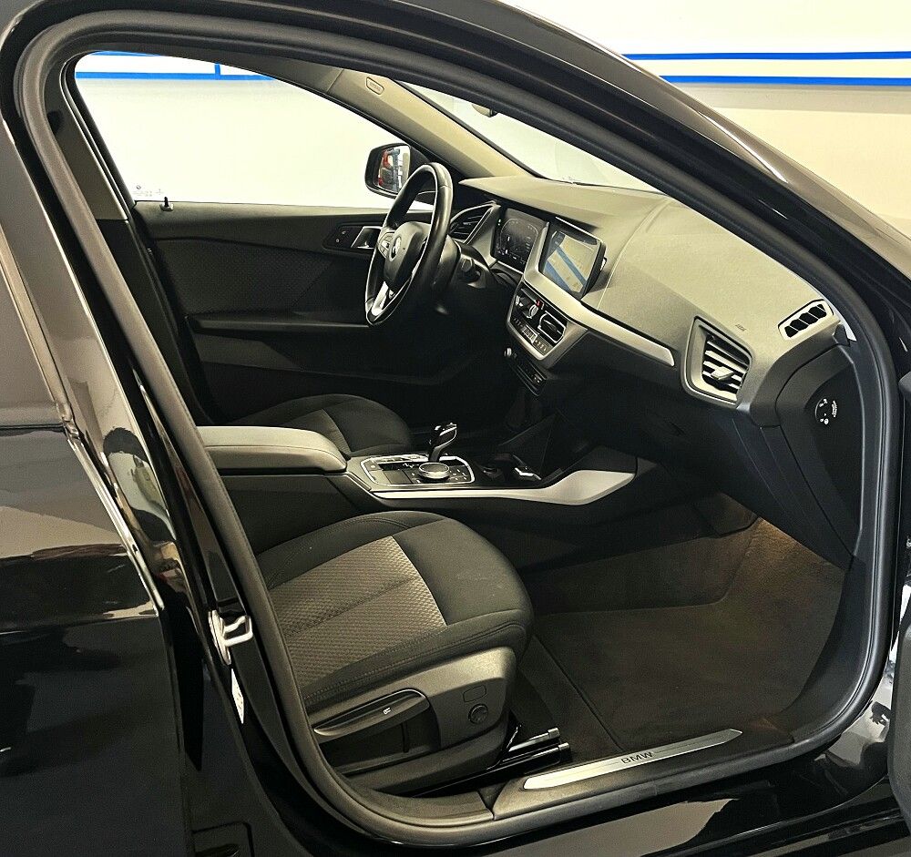 BMW 116 i Advantage AUT NAVI SHZ CARPLAY LED foto 22