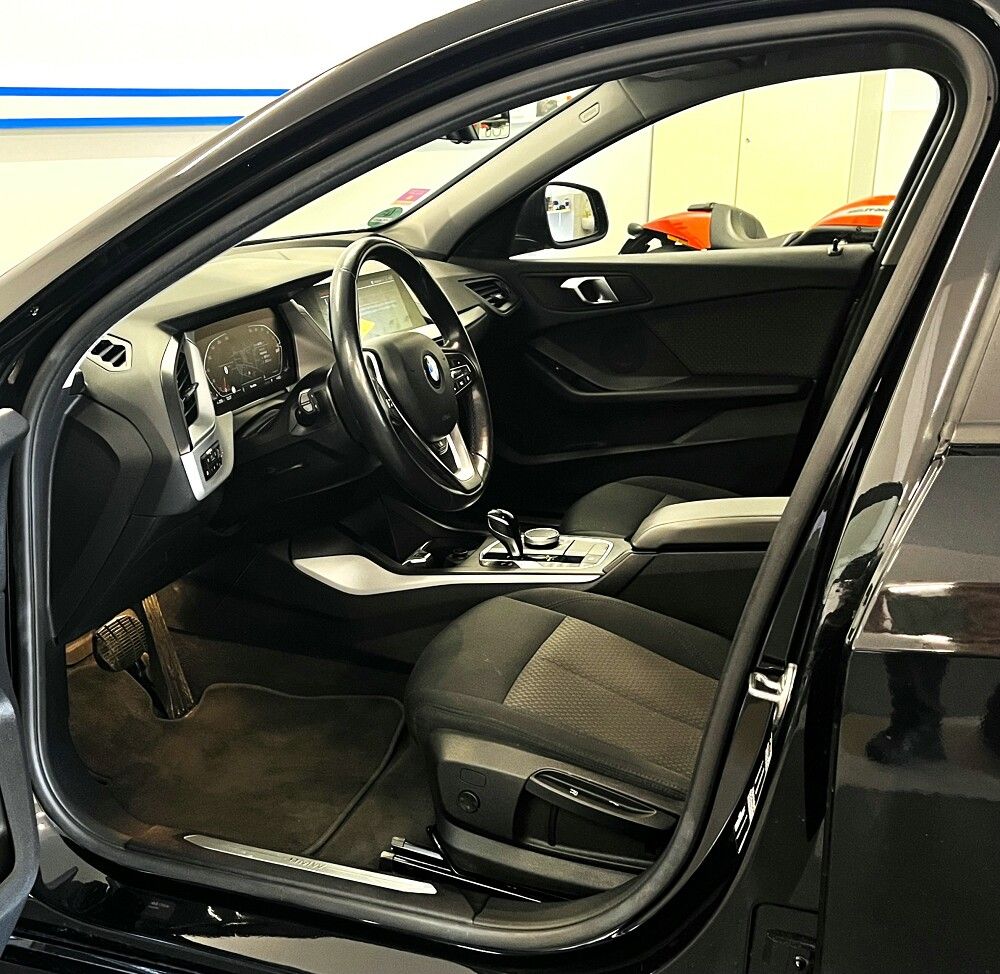 BMW 116 i Advantage AUT NAVI SHZ CARPLAY LED foto 6