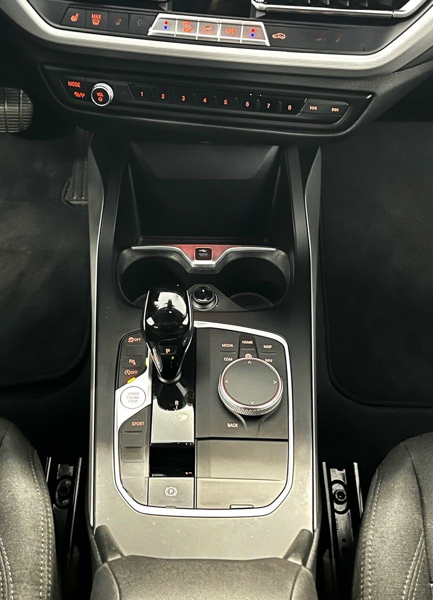 BMW 116 i Advantage AUT NAVI SHZ CARPLAY LED foto 10