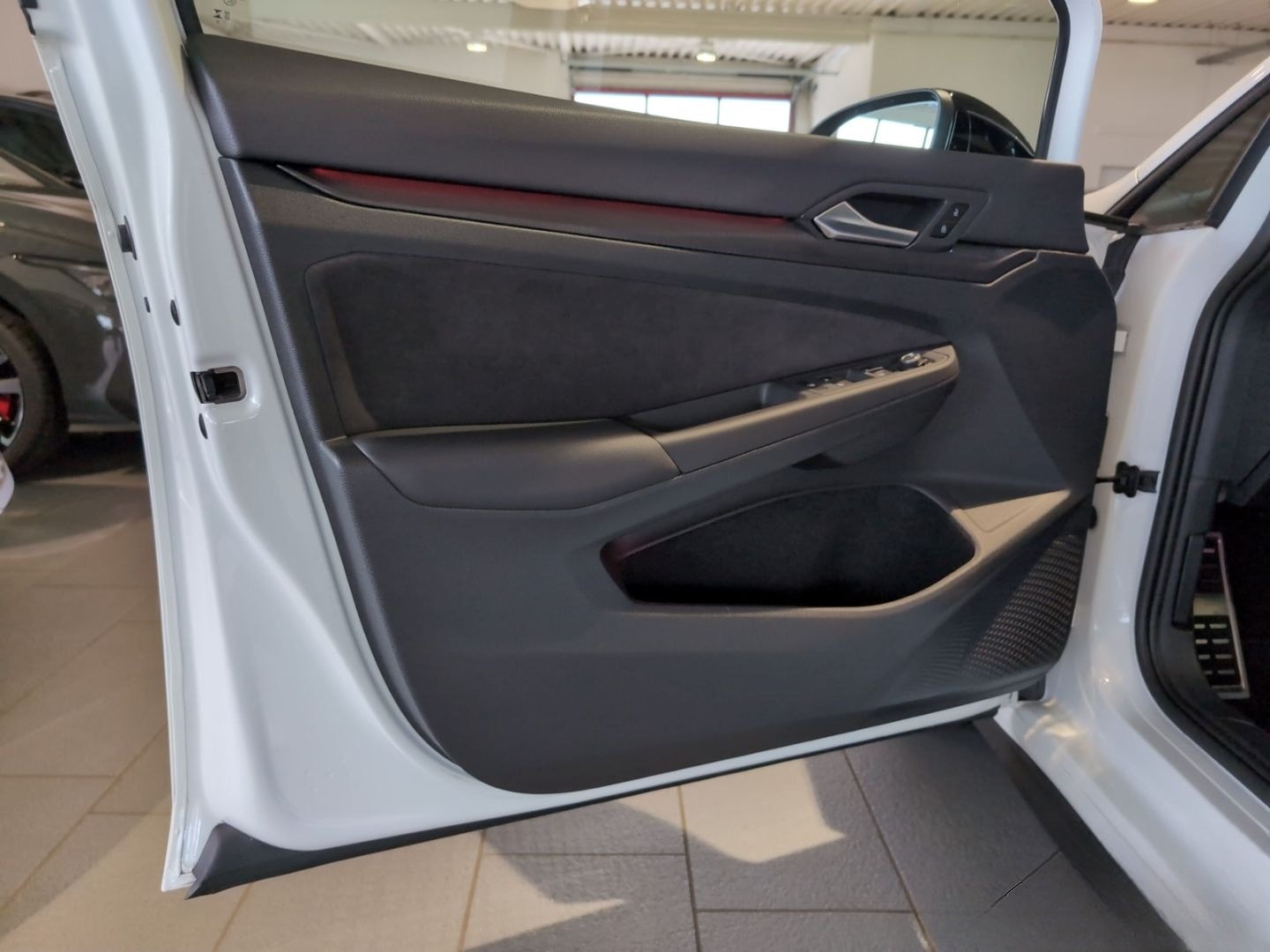 Volkswagen Golf GTI VIII 2,0 TSI DSG Clubsport Black Style  foto 13