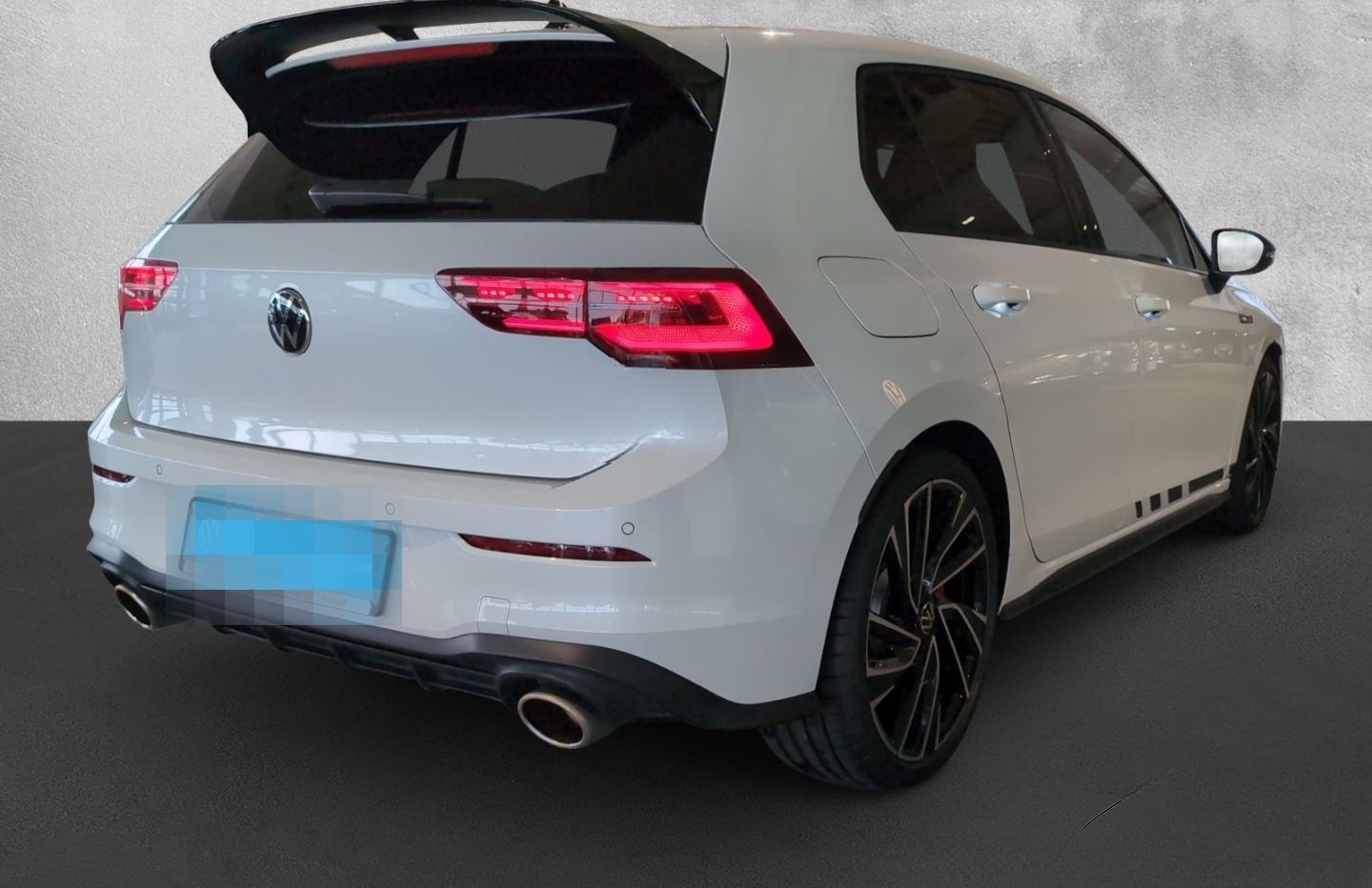 Volkswagen Golf GTI VIII 2,0 TSI DSG Clubsport Black Style  foto 3