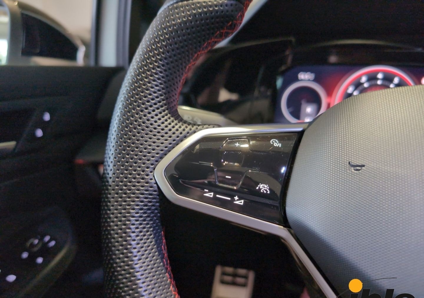 Volkswagen Golf GTI VIII 2,0 TSI DSG Clubsport Black Style  foto 25