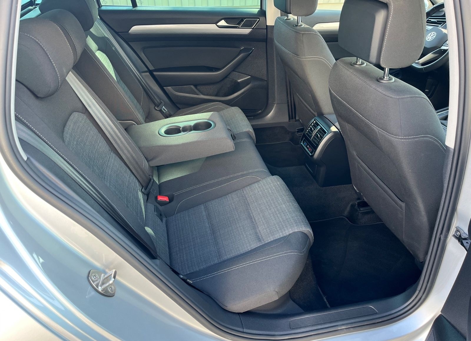 Volkswagen Passat Variant Business 1.5 TSI Navi App AHK ACC foto 7