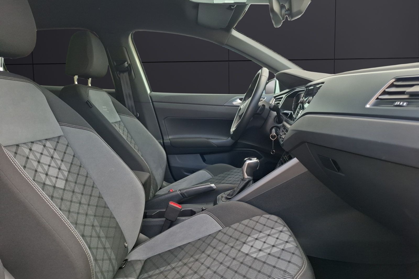 Volkswagen Polo R-Line TSI DSG IQ.Light ACC SH AID RFK AppC foto 12