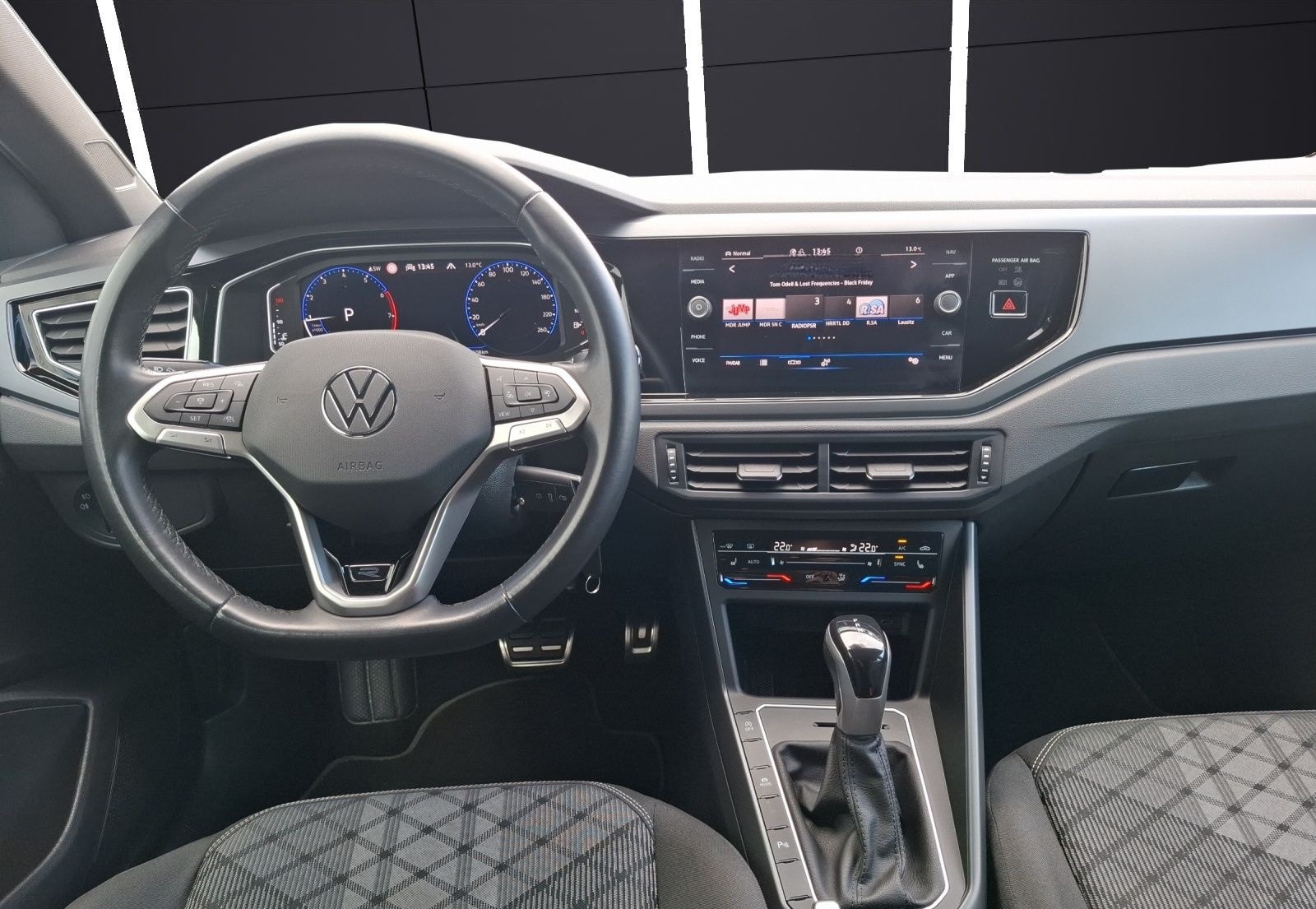 Volkswagen Polo R-Line TSI DSG IQ.Light ACC SH AID RFK AppC foto 14