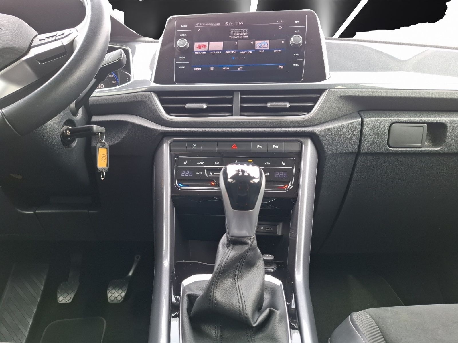 Volkswagen T-Roc TSI Style LED AHK Navi AID ACC RFK SH 18" foto 15