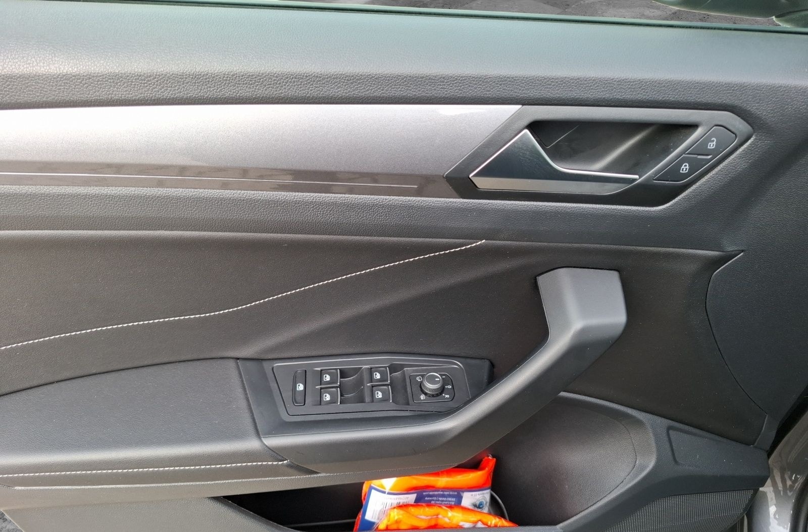 Volkswagen T-Roc TSI Style LED AHK Navi AID ACC RFK SH 18" foto 19