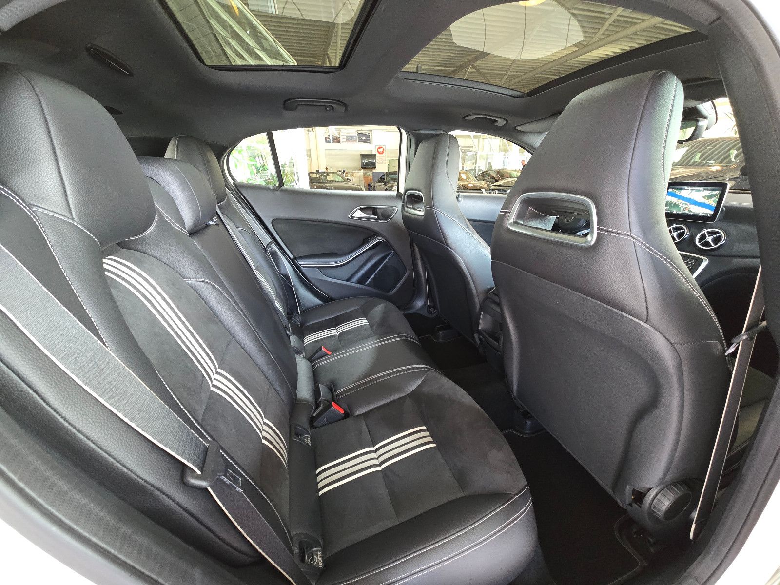 Mercedes-Benz GLA 200 Peak Edition+AMG STYLING+19" AMG LM+PANO foto 17