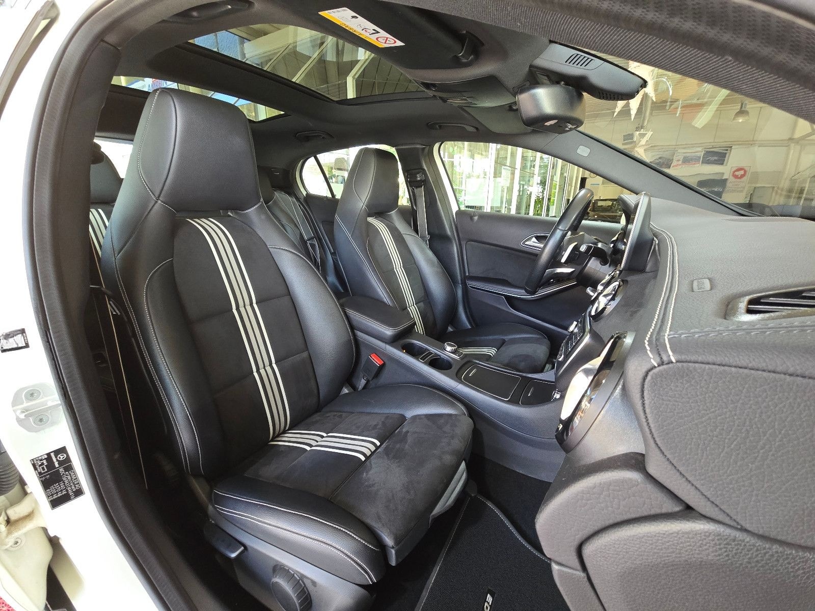 Mercedes-Benz GLA 200 Peak Edition+AMG STYLING+19" AMG LM+PANO foto 19