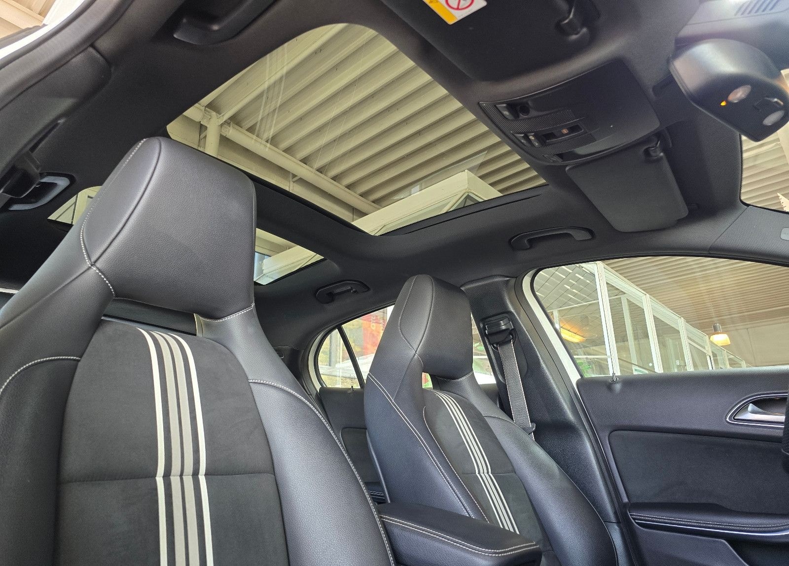 Mercedes-Benz GLA 200 Peak Edition+AMG STYLING+19" AMG LM+PANO foto 22