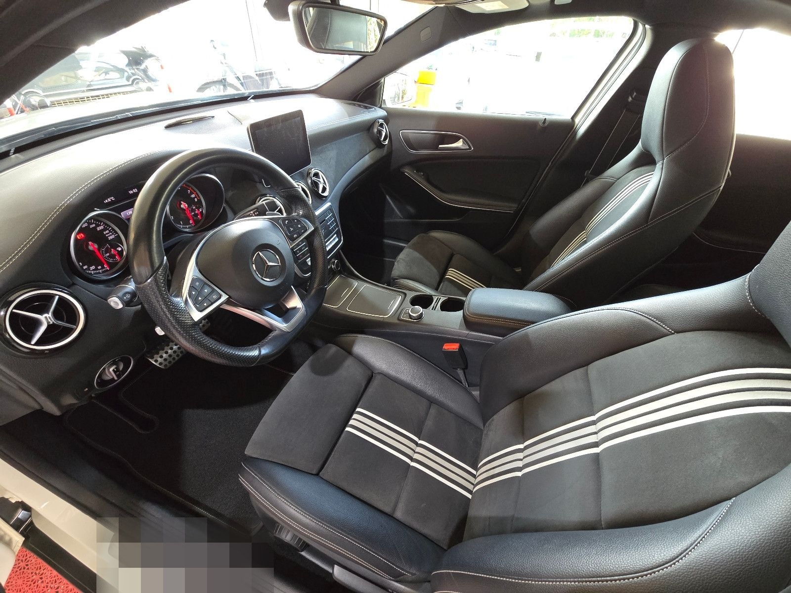 Mercedes-Benz GLA 200 Peak Edition+AMG STYLING+19" AMG LM+PANO foto 10