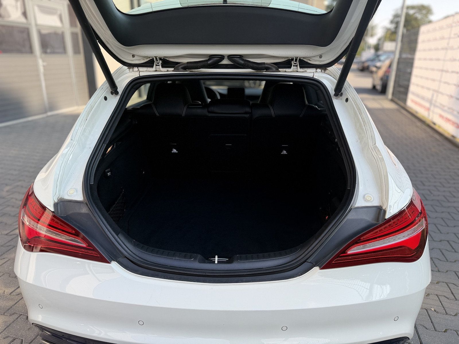 Mercedes-Benz CLA 220 Shooting Brake AMG / PANO / AHK / Kamera foto 20