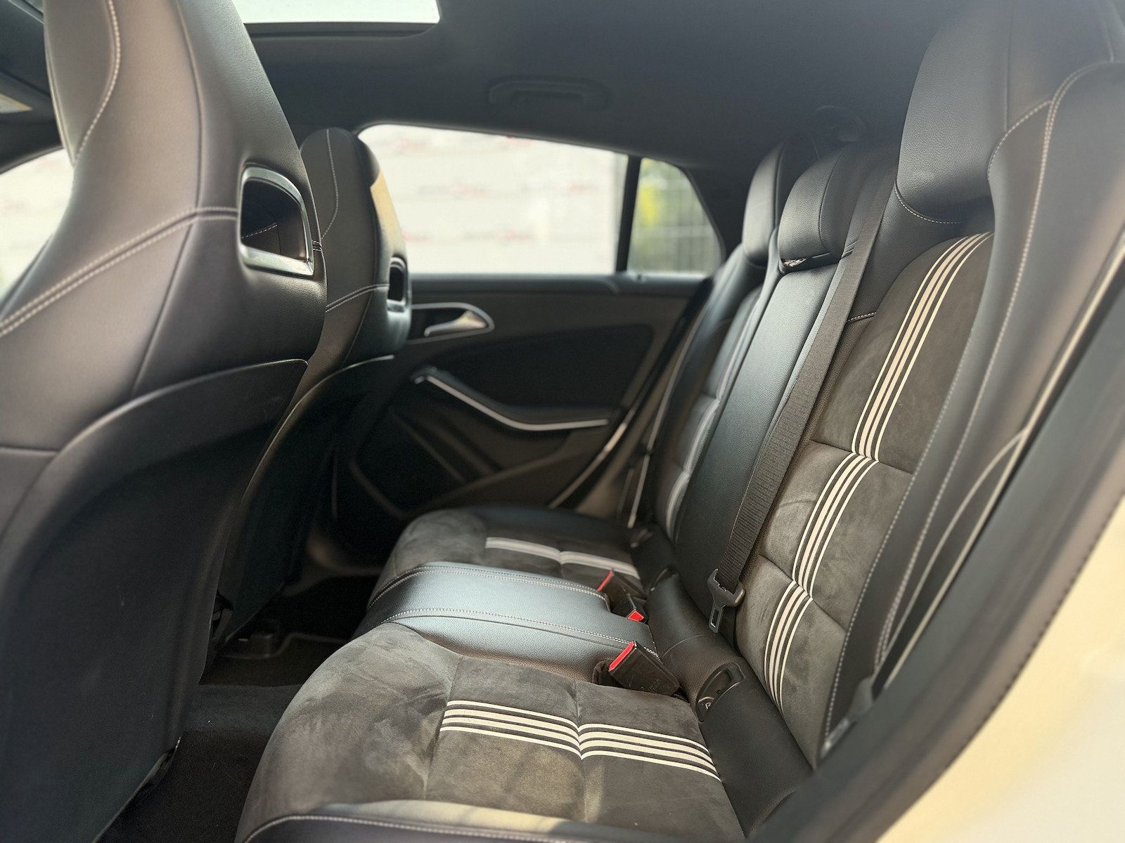 Mercedes-Benz CLA 220 Shooting Brake AMG / PANO / AHK / Kamera foto 22