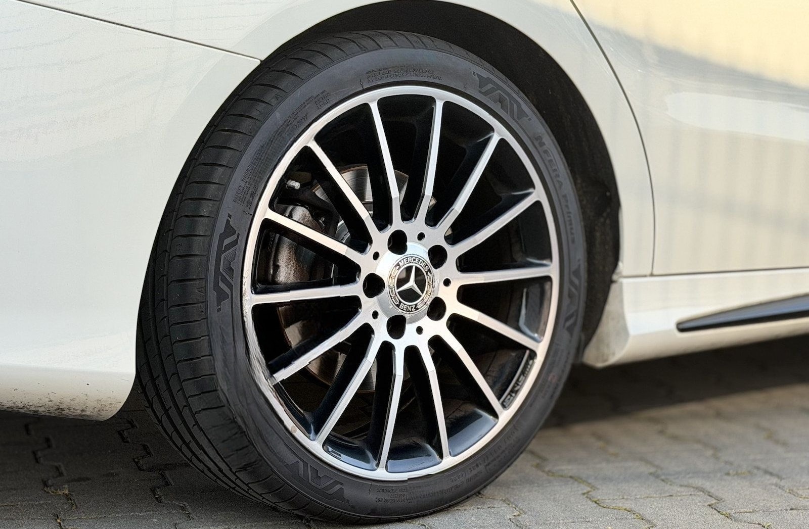 Mercedes-Benz CLA 220 Shooting Brake AMG / PANO / AHK / Kamera foto 10
