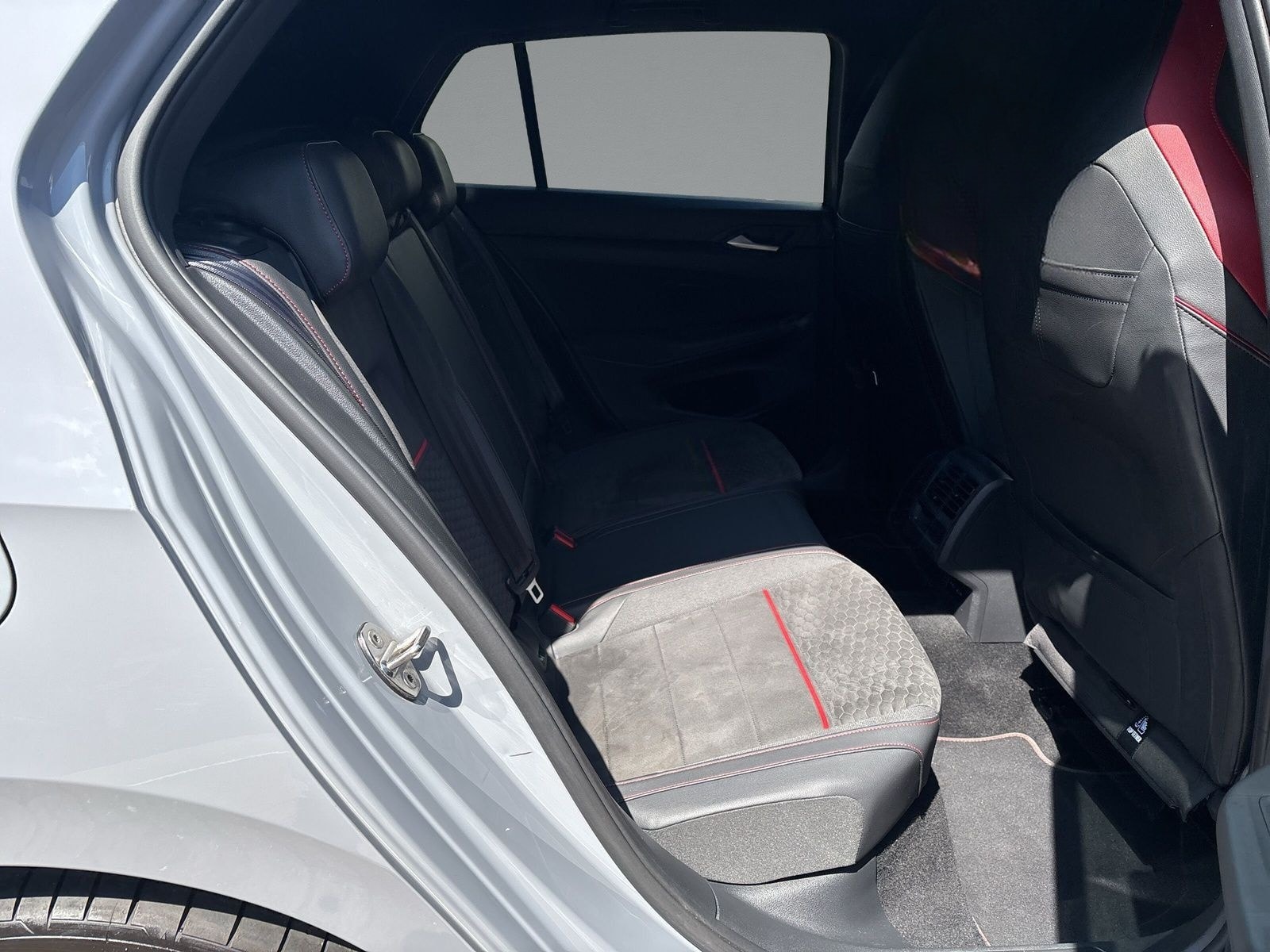 Volkswagen Golf VIII GTI Clubsport 2.0 TSI DSG+MATRIX+ACC foto 12