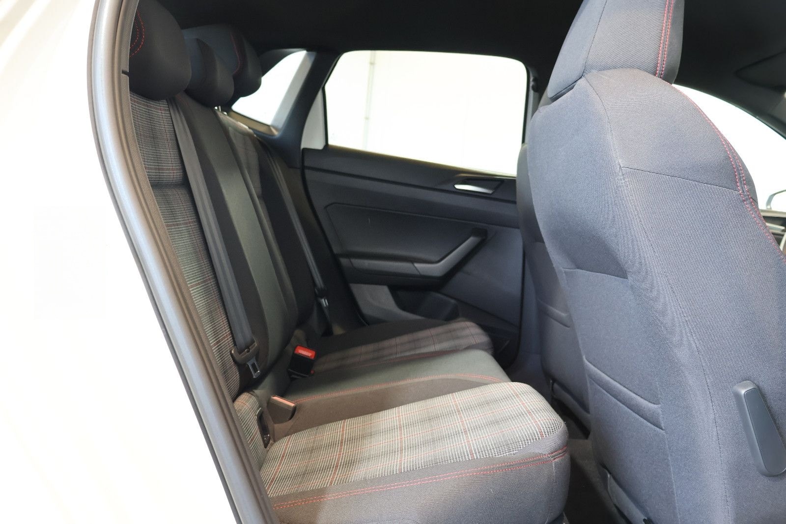 Volkswagen Polo VI 2.0 GTI MATRIX+AID+ACC+KAM+CARPLAY+18" foto 14