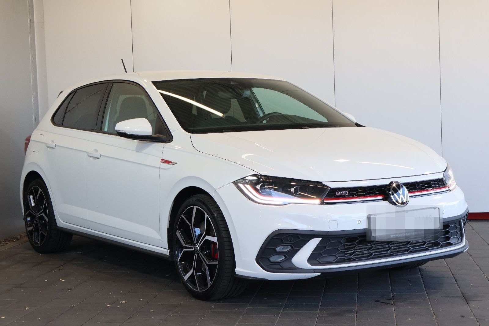 Volkswagen Polo VI 2.0 GTI MATRIX+AID+ACC+KAM+CARPLAY+18" foto 3