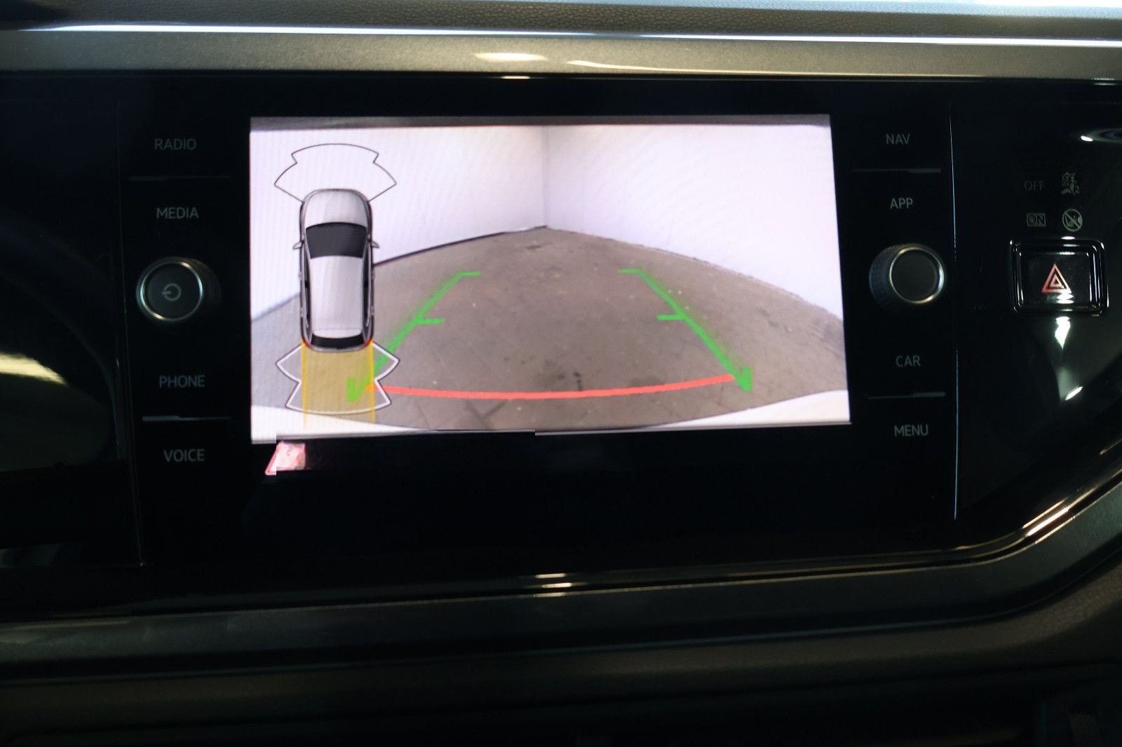 Volkswagen Polo VI 2.0 GTI MATRIX+AID+ACC+KAM+CARPLAY+18" foto 9