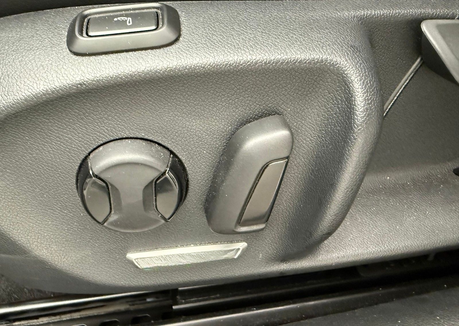 Volkswagen Passat Variant PA 1.5 eHybrid Business HeadAHK foto 4