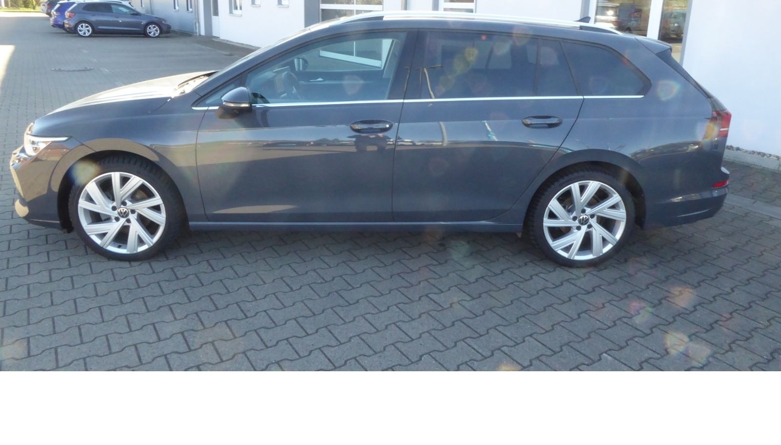 Volkswagen Golf VIII Variant STYLE 1.5 eTSI DSG NAVI LED P- foto 4