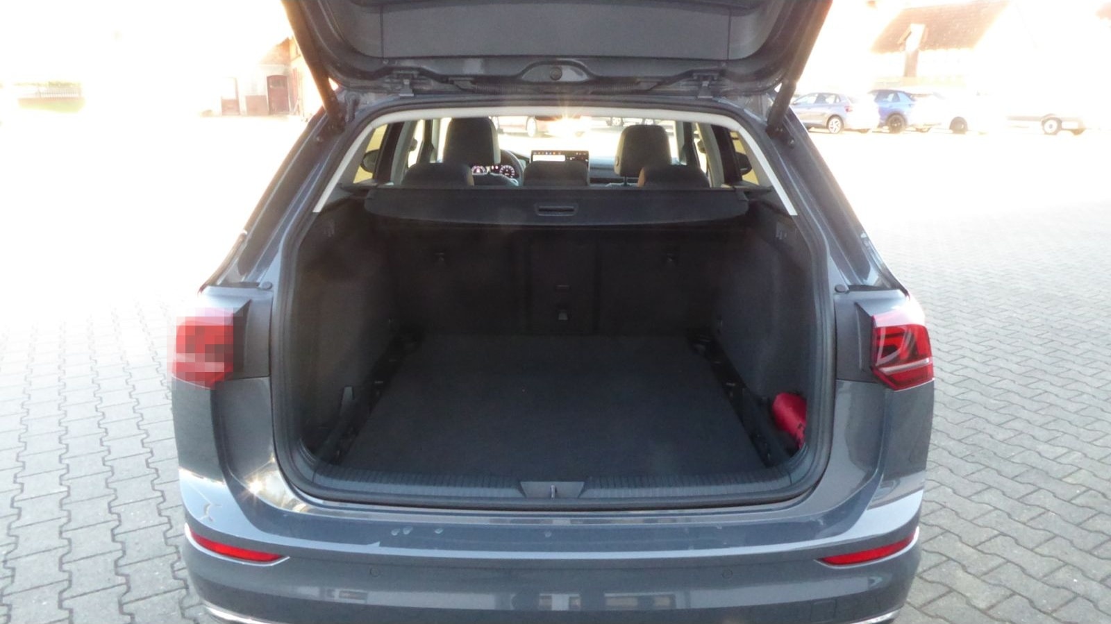 Volkswagen Golf VIII Variant STYLE 1.5 eTSI DSG NAVI LED P- foto 9