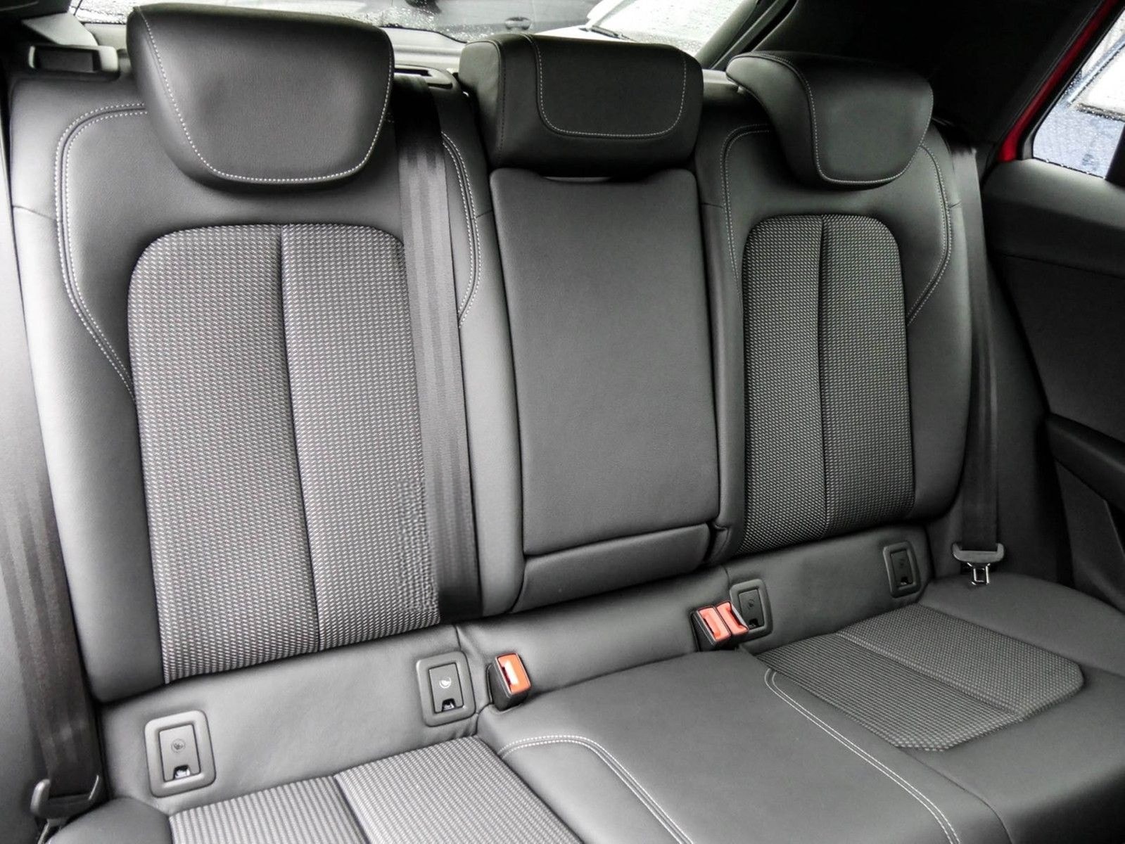 Audi Q2 35 quattro S LINE AHK CAM ACC LM18 E-KLAPPE foto 6