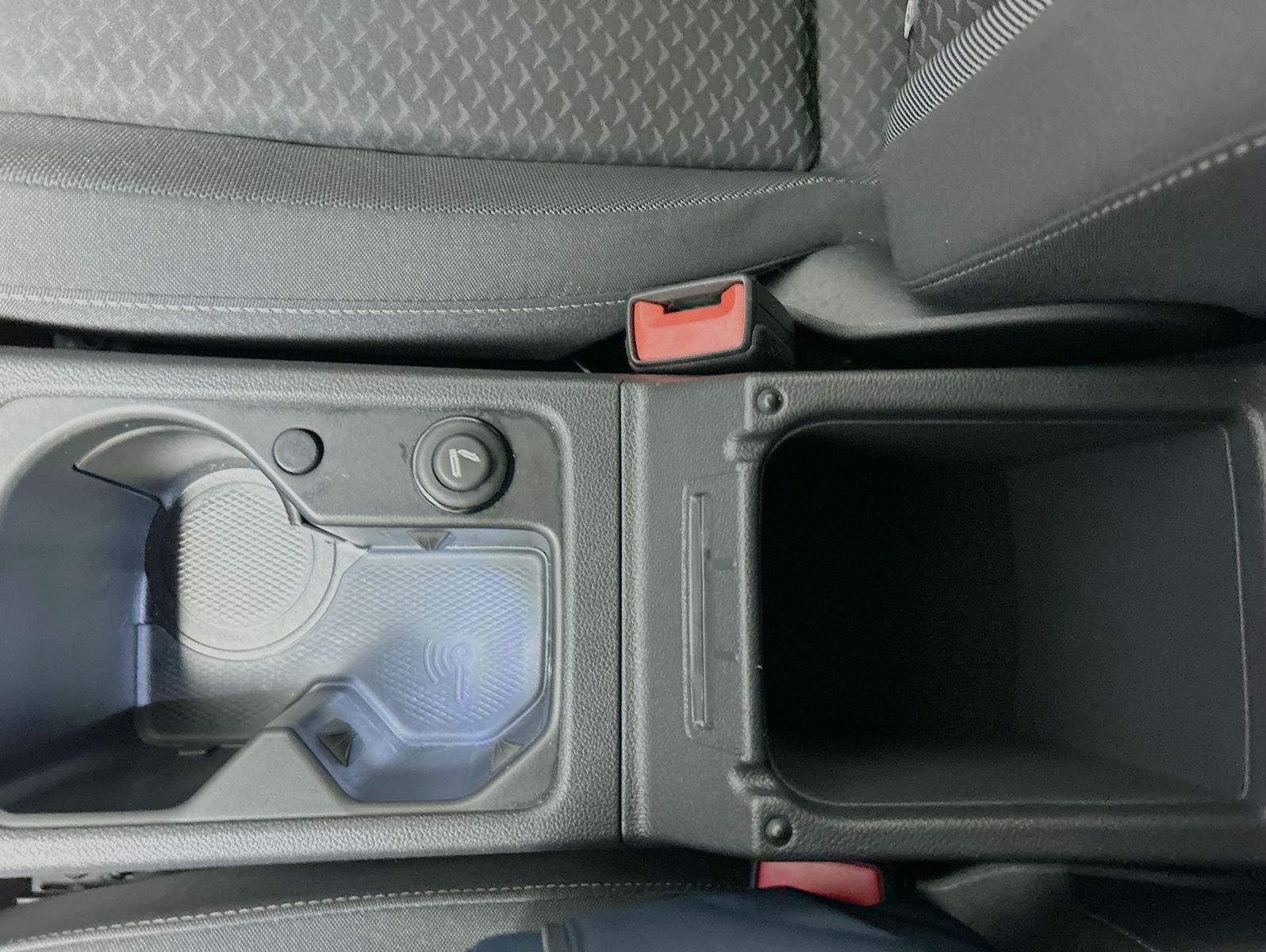 Volkswagen Golf VIII Lim. 1.5 eTSI DSG Active LED RFK Sitzh foto 20