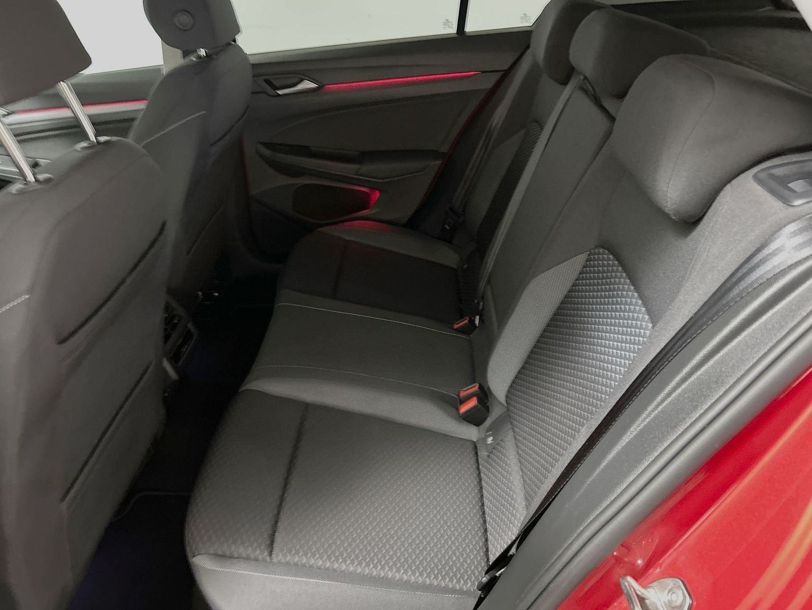 Volkswagen Golf VIII Lim. 1.5 eTSI DSG Active LED RFK Sitzh foto 22