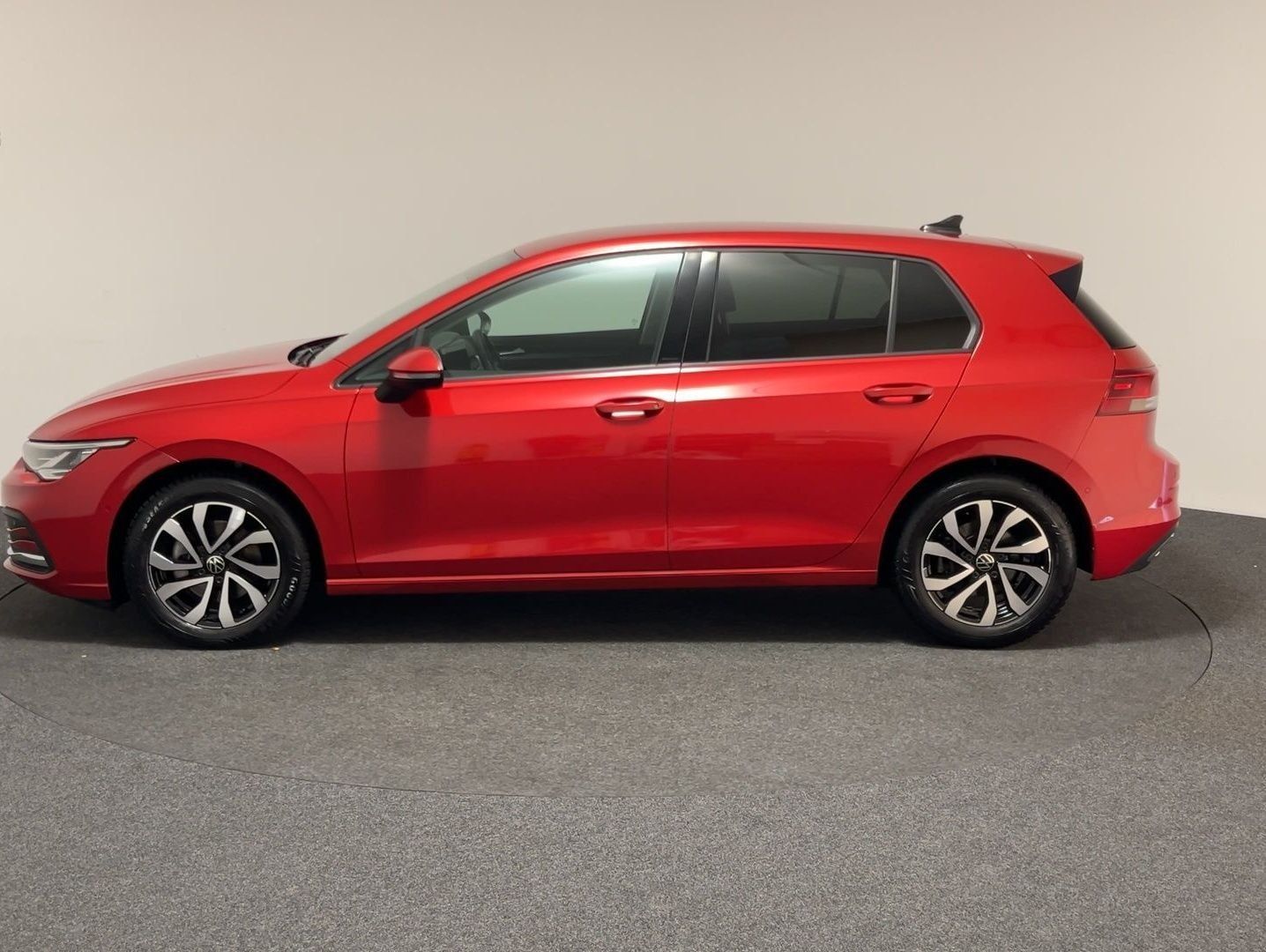 Volkswagen Golf VIII Lim. 1.5 eTSI DSG Active LED RFK Sitzh foto 5