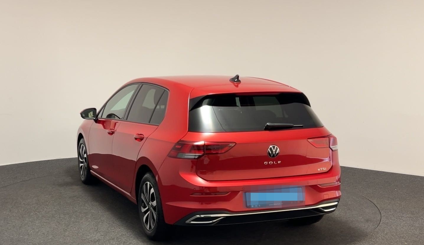 Volkswagen Golf VIII Lim. 1.5 eTSI DSG Active LED RFK Sitzh foto 6