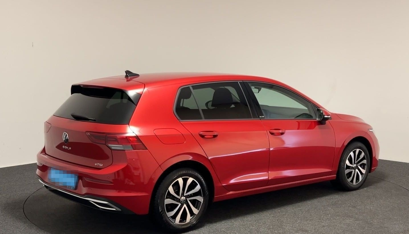 Volkswagen Golf VIII Lim. 1.5 eTSI DSG Active LED RFK Sitzh foto 7