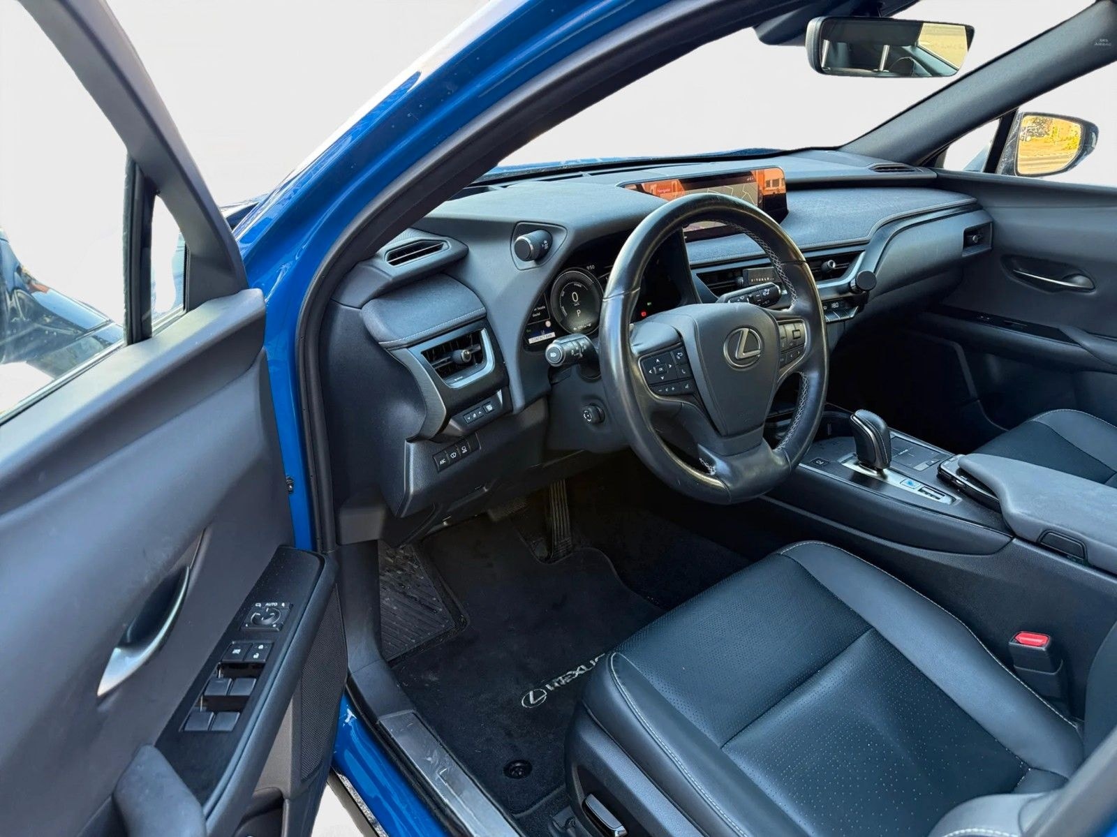 Lexus UX 300 e Mark and  Levingston export 16700 netto foto 5